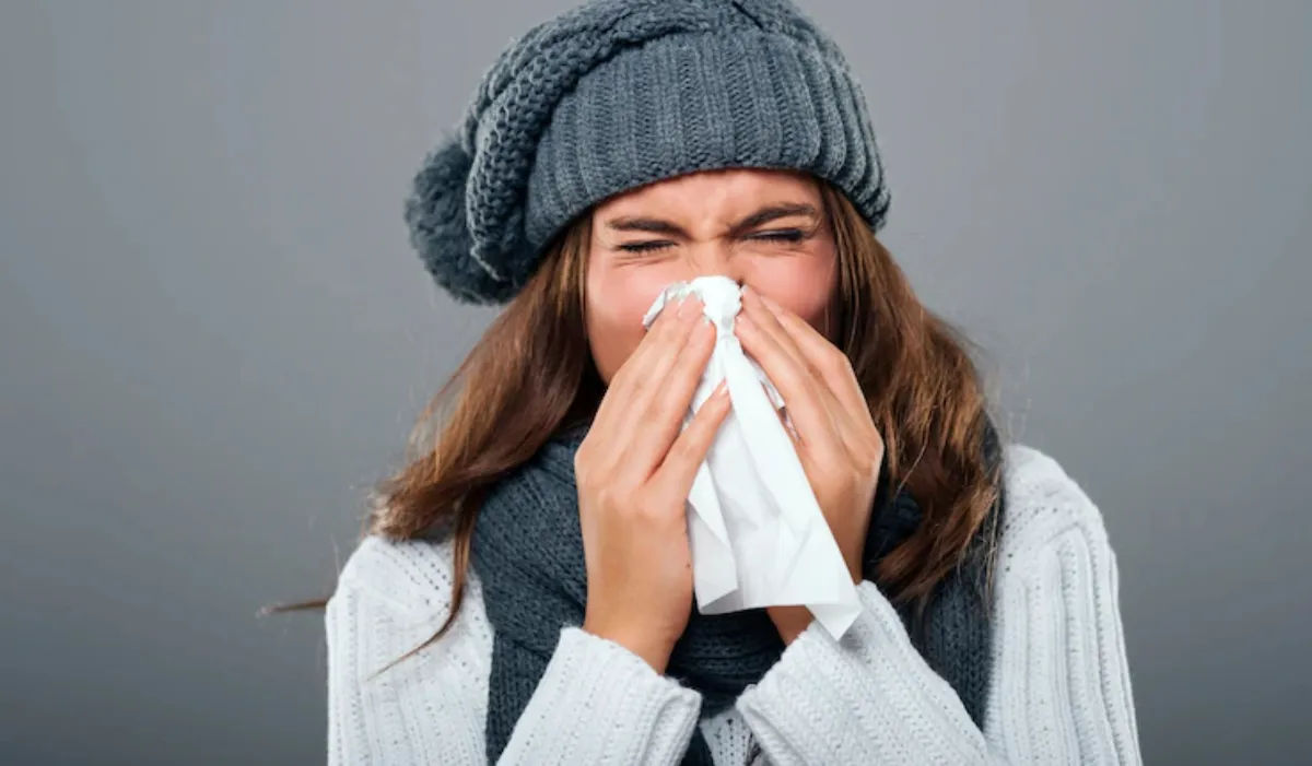 Nose In Cold: बहती नाक और छींक से हो गए हैं परेशान? इन आसान घरेलू नुस्खों से सर्दी के मौसम में करें अपना बचाव Nose In Cold- India TV Hindi
