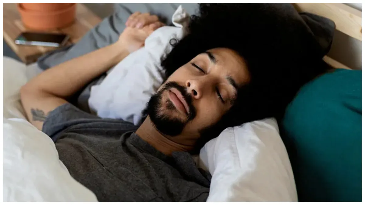 ऊंची तकिया पर सोने वाले हो जाएं सावधान, कहीं हो ना जाएं इन 3 बीमारियों के शिकार sleep- India TV Hindi