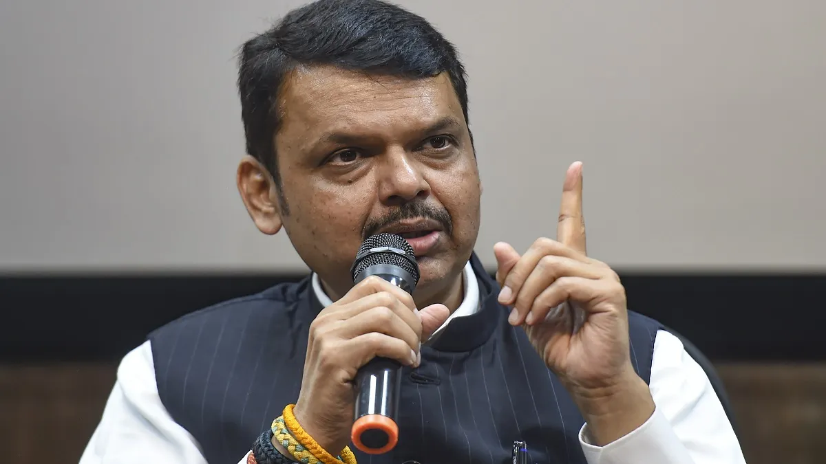 सीमा विवाद: 'मुंबई महाराष्ट्र की है, किसी के बाप की नहीं', कर्नाटक सरकार पर भड़के फडणवीस devendra fadnavis- India TV Hindi