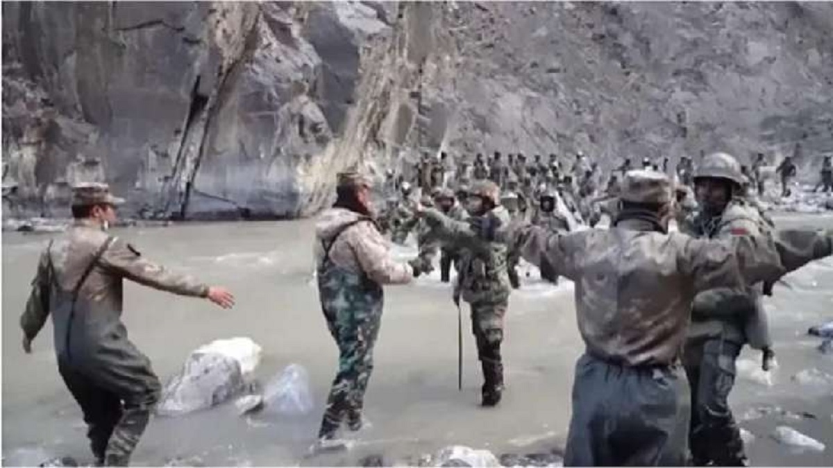 तवांग में इन खतरनाक हथियारों से लैस होकर आए थे चीनी सैनिक, पर भारतीय सैनिकों के आगे टिक न सके तवांग में इन खतरनाक हथियारों से लैस होकर आए थे चीनी सैनिक, पर भारतीय सैनिकों के आगे टिक न सके