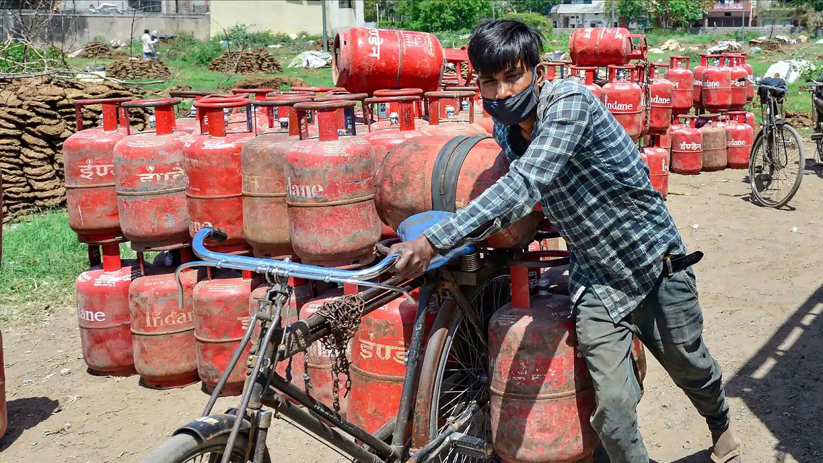 राजस्थान में अब 500 रुपये में मिलेगा रसोई गैस सिलेंडर, CM अशोक गहलोत ने की बड़ी घोषणा । Rajasthan govt will provide cooking gas cylinders at rs 500 for people under the poverty line