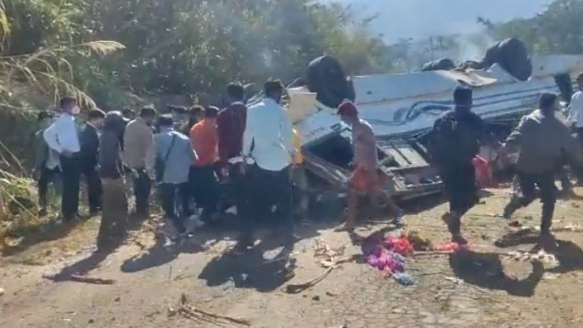 मणिपुर में बड़ा हादसा, स्कूल बस पलटने से 7 छात्रों की मौत, 40 हुए घायल Manipur 7 students died after two school buses overturned many in critical condition मणिपुर में बड़ा हादसा, स्कूल बस पलटने से 7 छात्रों की मौत, 40 हुए घायल Manipur 7 students died after two school buses overturned many in critical condition