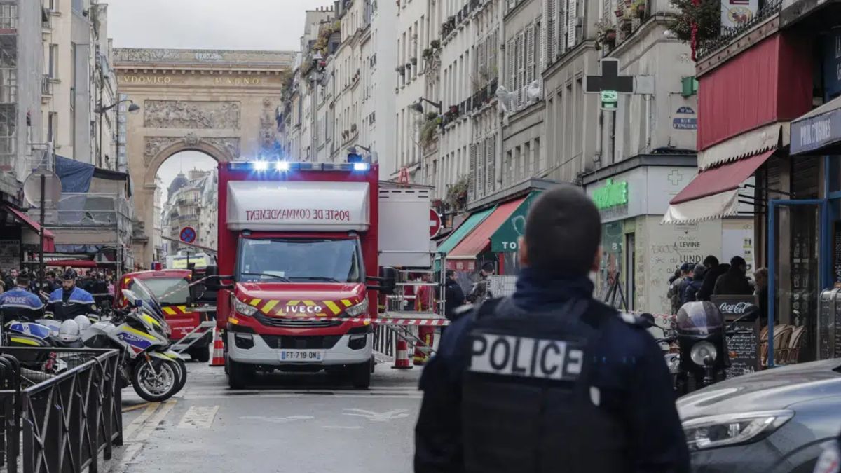 3 killed, 3 others injured in shooting in France capital Paris | क्रिसमस के जश्न से चंद घंटे पहले गोलीबारी से दहला पेरिस, 2 लोगों की मौत, 4 घायल