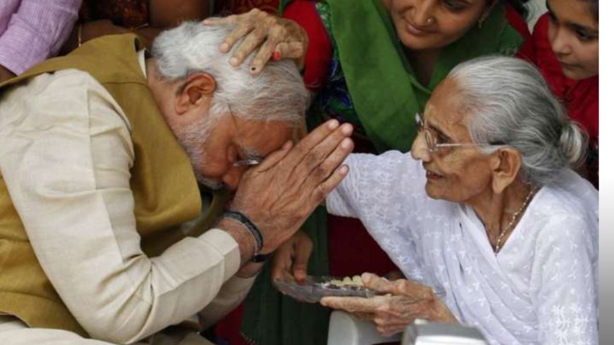 heeraben-death-narendra-modi-hiraben-death PM Modi had a deep attachment with his mother Hiraba, see emotional moments in pictures । पीएम मोदी का मां हीराबा से था गहरा लगाव, तस्वीरों में देखें भावुक प