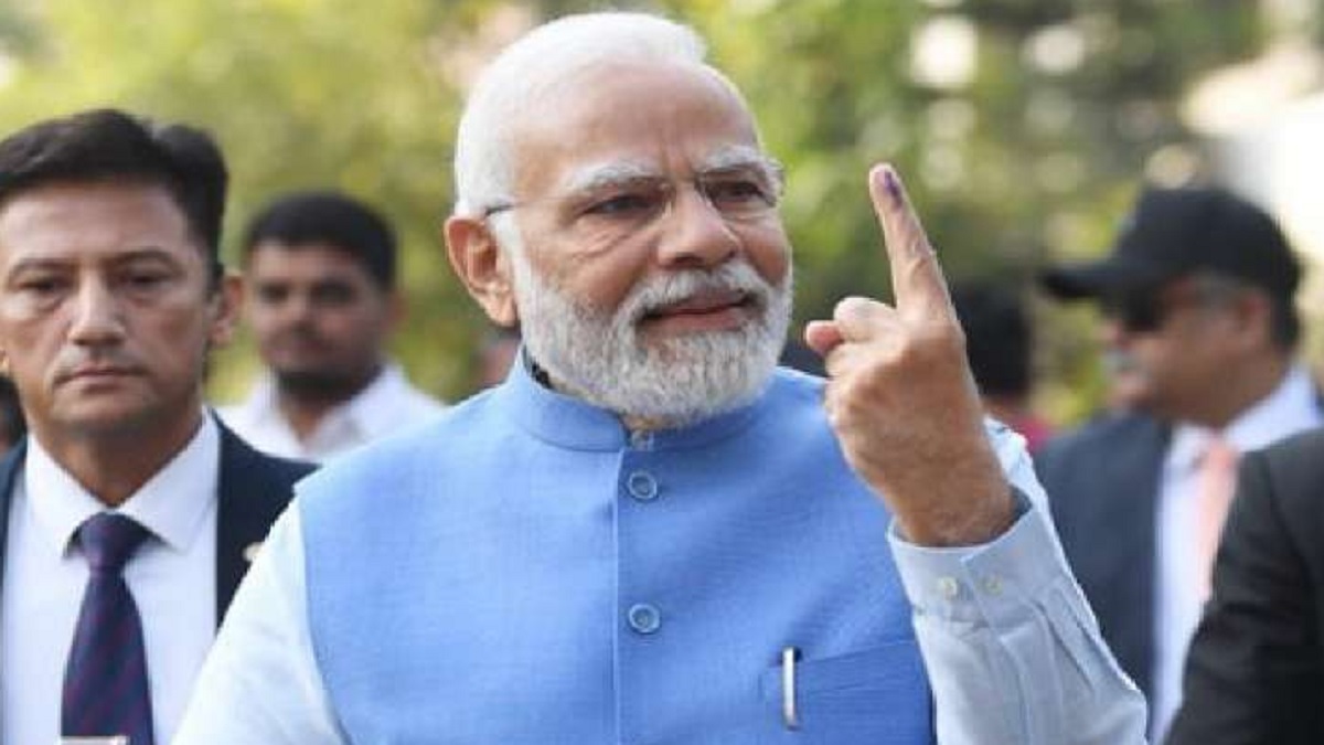 pm modi gujarat polling election pb 1670225056