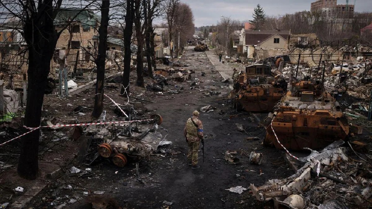 रूस ने यूक्रेन पर तेज किए हमले, तबाह कर दिया पूरा शहर, सड़क पर रहने को मजबूर नागरिक