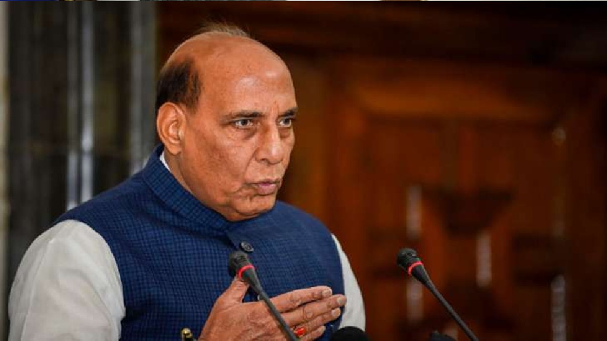 Rajnath Singh handed over the powerful warship INS Mormugao to the Navy in mumbai Now country water borders will be more strengthened राजनाथ सिंह ने नौसेना को सौंपा शक्तिशाली युद्धपोत ‘मोरमुगाओ’