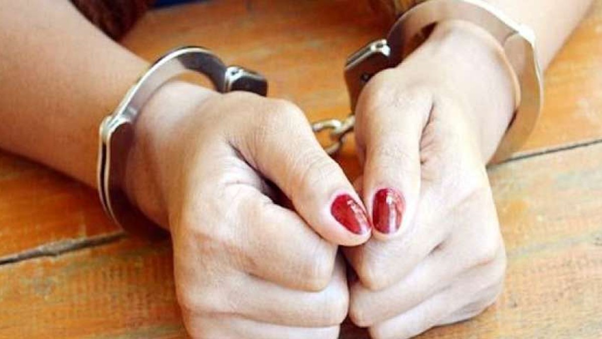 नोएडा में विदेश भेजने के नाम पर महिला करती है ठगी, 50 से ज्यादा लोग हो चुके हैं शिकार