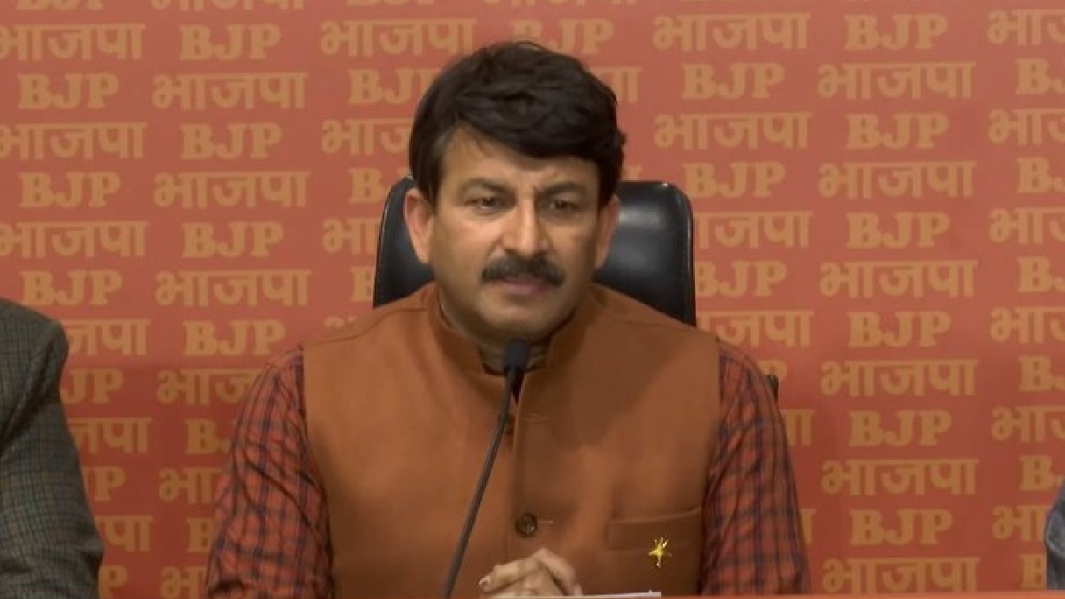 Delhi MCD Clash BJP said AAP councilors came to the house today after  drinking alcohol and carrying weapons made of bladesAAP के पार्षद आज सदन  में शराब पीकर और ब्लेड के बने