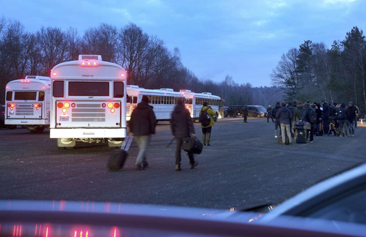 The missile of death dancing on the head and the bomb of destruction scaring yet Ukrainians working 24 hoursसर पर नाच रही मौत की “मिसाइल”.. डरा रहा बर्बादी का “बम”, फिर भी 24 घंटे काम कर रहे यूक्रेनी The missile of death dancing on the head and the bomb of destruction scaring yet Ukrainians working 24 hoursसर पर नाच रही मौत की “मिसाइल”.. डरा रहा बर्बादी का “बम”, फिर भी 24 घंटे काम कर रहे यूक्रेनी