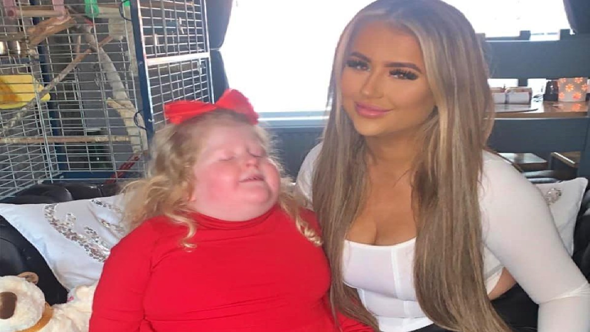 5-year-old-girl-weight-45-kg-eat-too-much-food-mother-lock-kitchen