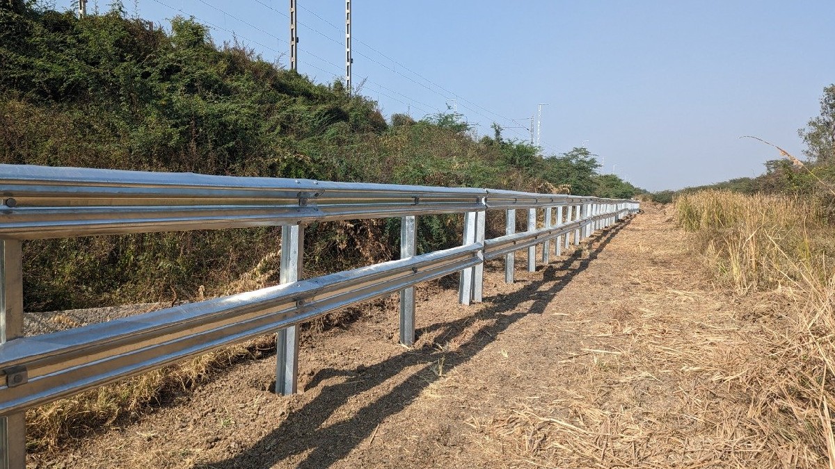 Metal beams will be installed on Mumbai Ahmedabad route this method has been found to prevent accidents caused by animals on the railway track मुंबई-अहमदाबाद रेल रूट पर हादसे रोकने का नया तरीका