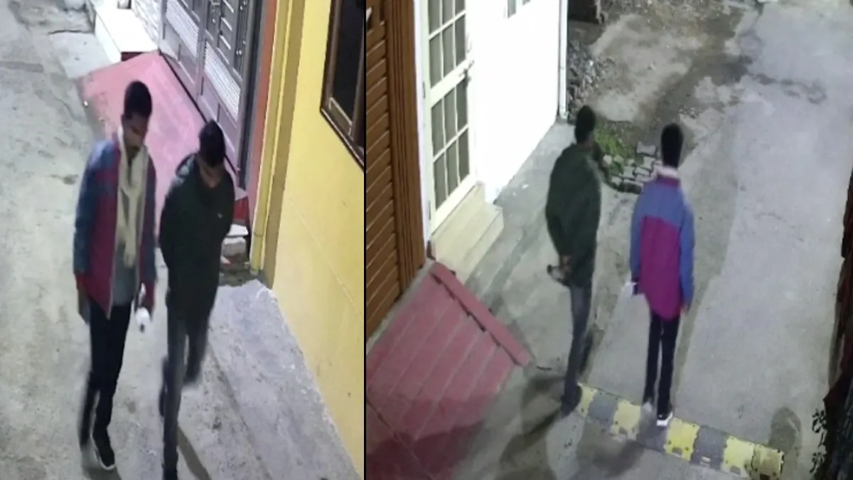 UP: लखनऊ के गोमती नगर में एसिड अटैक, मां और बेटा हुए जख्मी, आरोपी फरार लखनऊ के गोमती नगर में एसिड अटैक- India TV Hindi