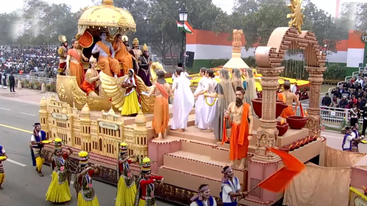 कर्तव्य पथ पर आकर्षण का केंद्र बनी उत्तर प्रदेश की झांकी, भगवान राम-अयोध्या  के दीपोत्सव की दिखी झलक - India TV Hindi