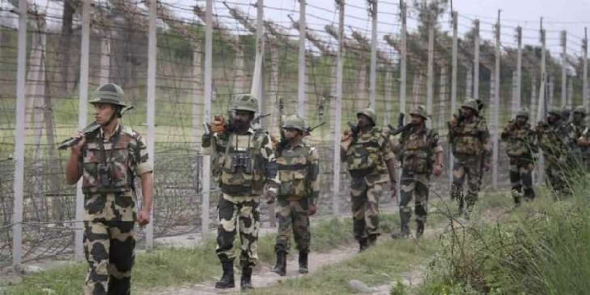 Deadly attack on BSF jawan on Bangladesh border, smugglers escaped after snatching weapons |बांग्लादेश बॉर्डर पर बीएसएफ जवान पर जानलेवा हमला, हथियार छीनकर फरार हुए तस्कर