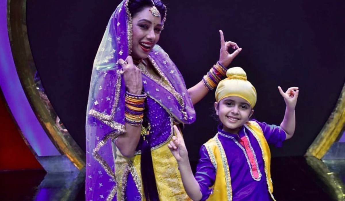 Anupamaa shocking news for maya choti anu aka Asmi Deo celebrates birthday with her co stars and Anupama Anupamaa: अनुपमा को छोटी अनु के साथ जश्न मनाते देख माया के उड़े होश! अनुज ने उतारी बेटी की नजर