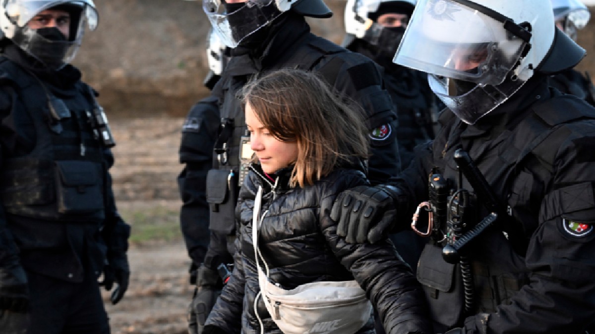 Greta Thunberg detained by police during German mine protest । हिरासत में ली गईं ग्रेटा थनबर्ग, जर्मन कोयला खदान के विरोध प्रदर्शन के दौरान हुई कार्रवाई