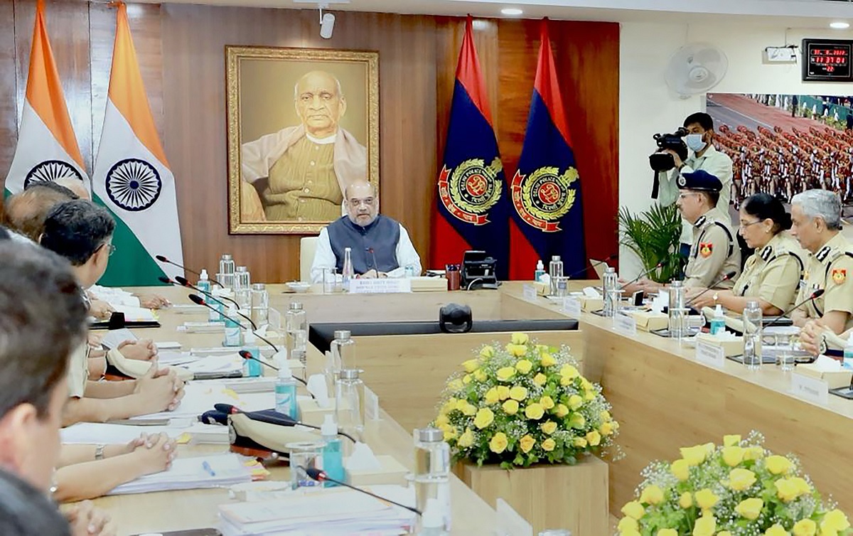 कंझावला कांड में गृह मंत्रालय का बड़ा एक्शन, पीसीआर में तैनात सभी पुलिसकर्मी सस्पेंड कंझावला कांड में गृह मंत्रालय का बड़ा एक्शन, पीसीआर में तैनात सभी पुलिसकर्मी सस्पेंड