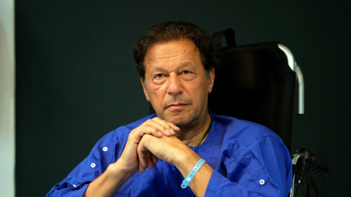 3 shooters were sent to kill former Pakistan PM Imran Khan PTI leader makes shocking claim। ‘पाकिस्तान के पूर्व पीएम इमरान खान की हत्या के लिए भेजे गए थे 3 शूटर’, पीटीआई नेता ने किया चौंकाने वाला दावा