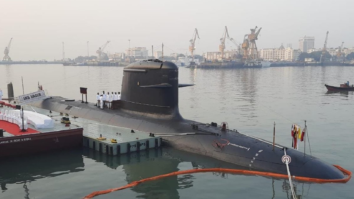 INS Vagir commissioned into the Indian Navy how powerful is this Submarine  of Kalvari class । पानी के रास्ते दुश्मन के घर में आग लगाने को तैयार 'INS  वागीर', जानें नौसेना की