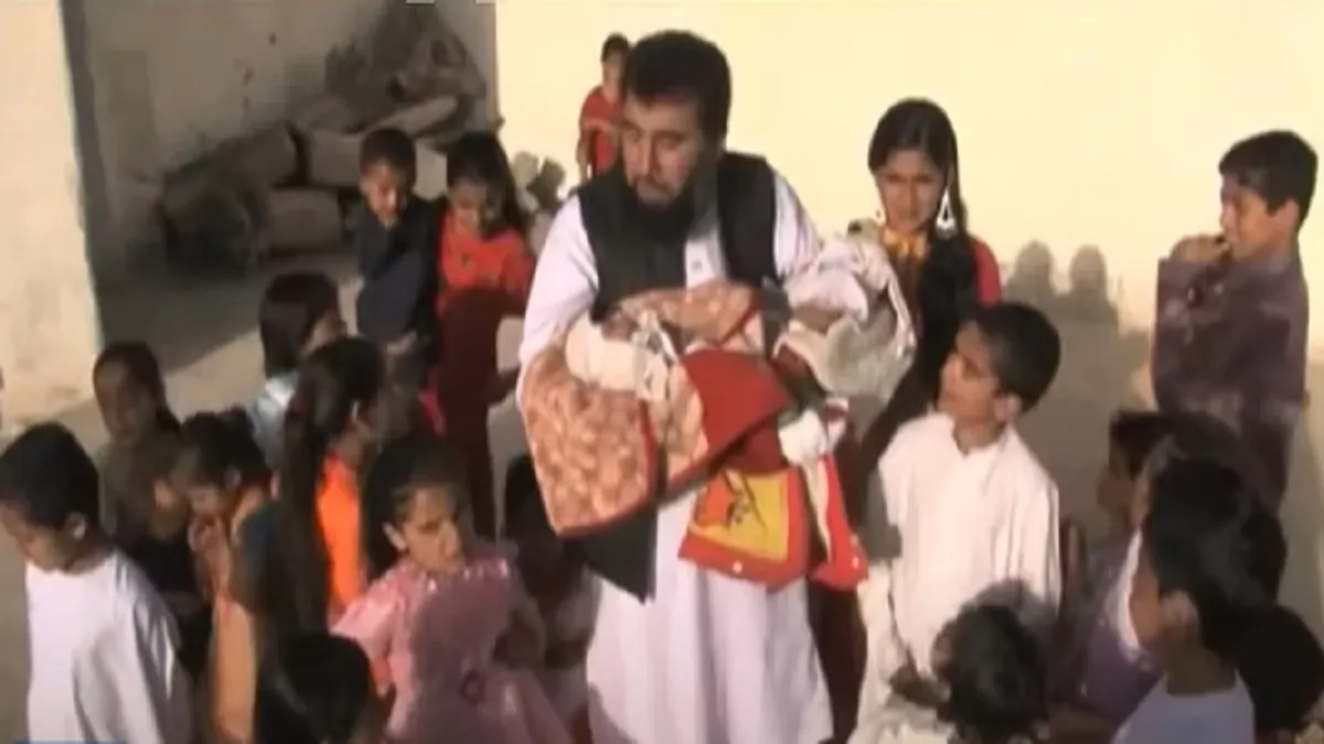 पाकिस्तान: भुखमरी की कगार पर देश लेकिन इस शख्स की हैं 3 पत्नियां और 60 बच्चे, नए साल पर फिर गूंजी घर में किलकारी Pakistan News- India TV Hindi