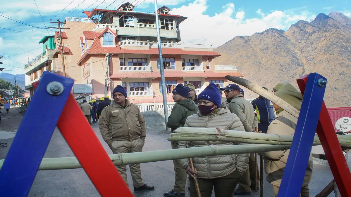 जोशीमठ संकट को लेकर आज सुप्रीम कोर्ट में सुनवाई, राष्ट्रीय आपदा घोषित करने की मांग joshimath- India TV Hindi