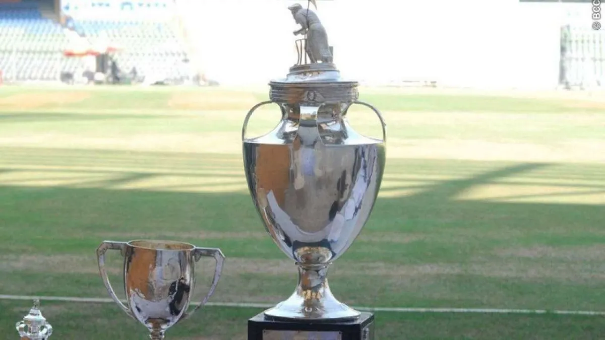 Ranji Trophy: उत्तर प्रदेश से रणजी ट्रॉफी में खेलनी चाहिए चार टीमें, बीजेपी नेता ने उठाई मांग ranji trophy- India TV Hindi