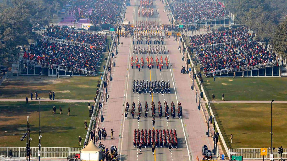 Republic Day Parade prohibited items Car keys, water bottles, coins, umbrellas, Do Not carry | गणतंत्र दिवस की परेड देखने जा रहे हैं तो भूलकर भी न ले जाएं ये चीजें, वर्ना लौटा दिए जाएंगे वापस