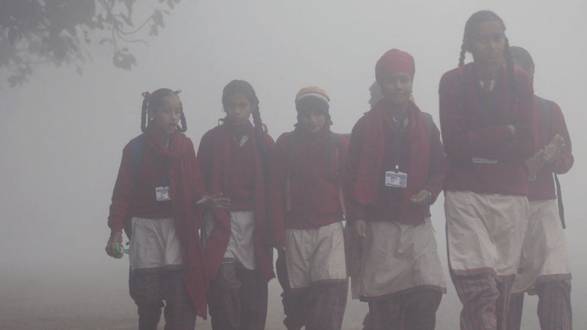 कड़कड़ाती ठंड के कारण दिल्ली,यूपी समेत कई राज्यों में स्कूल हुए बंद, कई जगह स्कूलों की टाइमिंग बदली