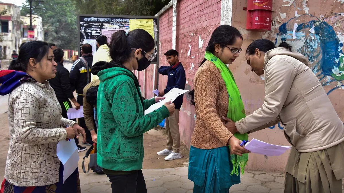 UP Board Exams 2023: नकलचियों पर लगाम लगाने के लिए बोर्ड ने जारी की गाइडलाइन, एग्जाम में होगी कड़ी निगरानी UP Board Exams- India TV Hindi