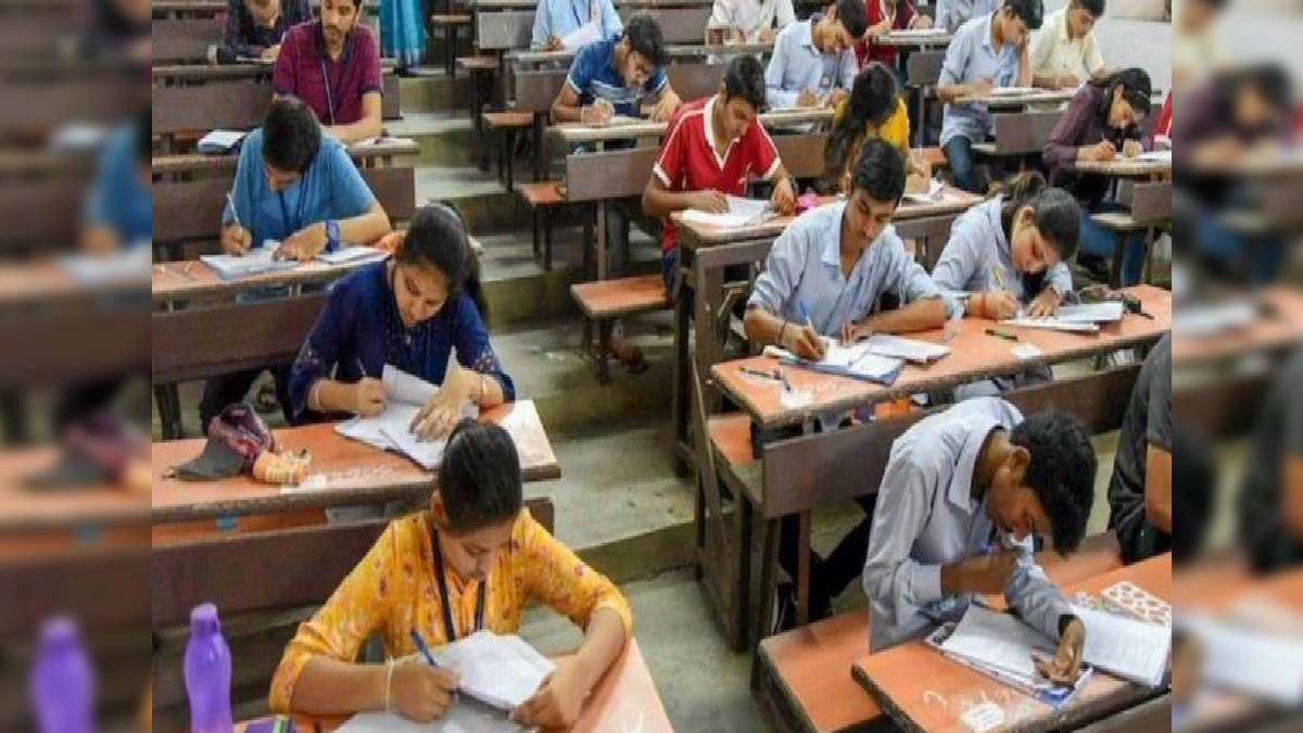 UP Board Exam 2023 में 58 लाख से ज्यादा छात्र होंगे शामिल, पहली बार मिलेगी  सिली हुई आंसर कॉपी-more than 58 lakh students appear in UP board exam 2023  stitched answer copy