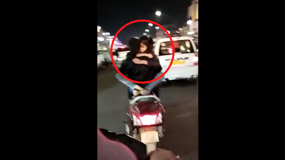 Viral video of a couple from Hazratganj in Lucknow | युवाओं को ये क्या हो रहा है? बीच बाजार स्कूटी पर रोमांस का वीडियो हुआ वायरल