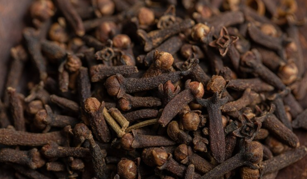 health benefits of Chewing cloves on an empty stomach in morning, laung ke fayde सुबह खाली पेट लौंग चबाने से दांत दर्द सहित मिलेंगे ये चौंकाने वाले फायदे, सेहत हमेशा रहेगी दुरुस्त