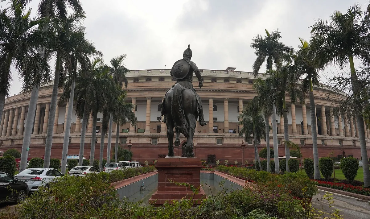 Budget session live updates: संसद में नोकझोंक के बीच राष्ट्रपति के अभिभाषण पर चर्चा जारी संसद भवन- India TV Hindi