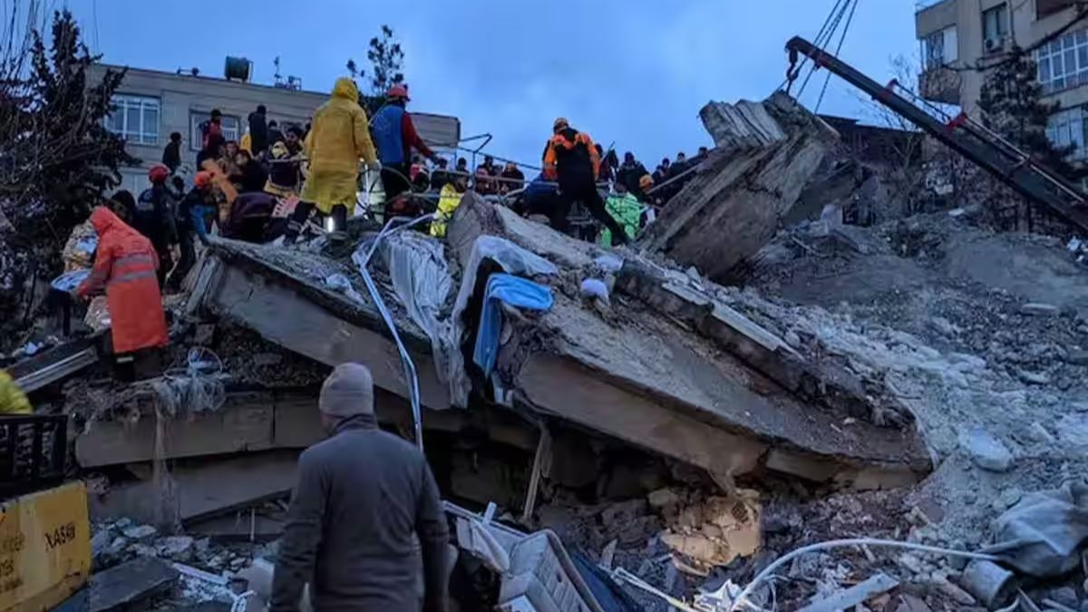 Turkey trembled again due to strong tremors of earthquake earth shook on 6.4 Richter scale । भूकंप के तेज झटकों से फिर थर्राया तुर्की, 6.4 रिक्टर स्केल पर डोली धरती