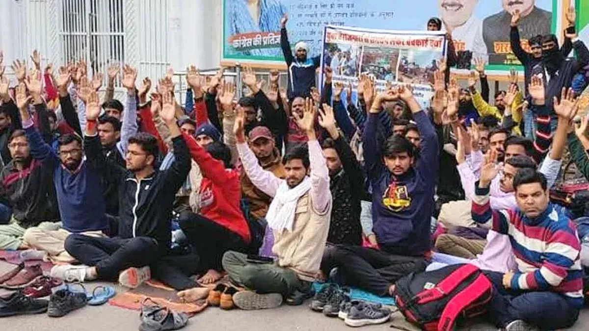 पेपर लीक का केंद्र बनता जा रहा राजस्थान, 2019 के बाद से इतनी परीक्षाएं हो चुकी हैं रद्द राजस्थान के युवा धरना...- India TV Hindi