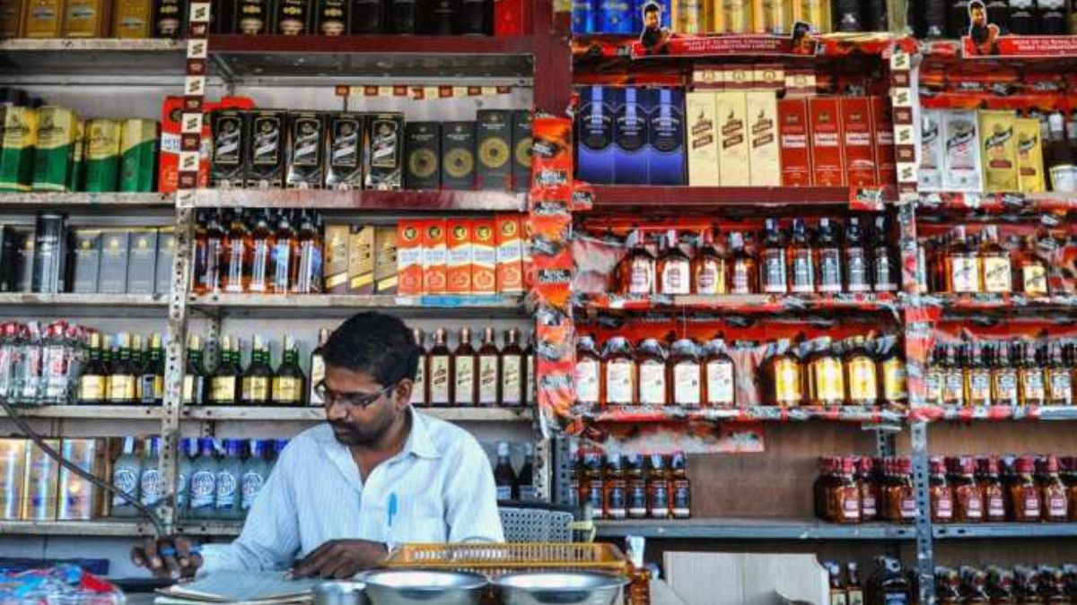 Kejriwal government’s big decision regarding liquor policy in Delhi