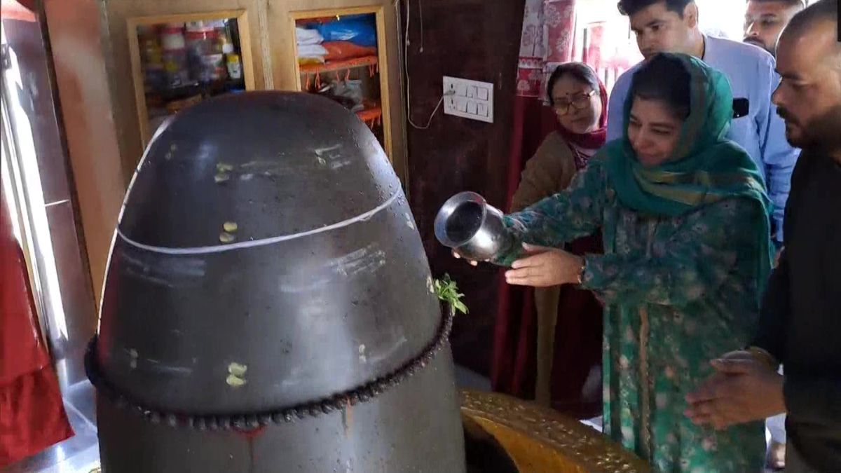 Politics started after offering water on Mehbooba Mufti’s Shivling