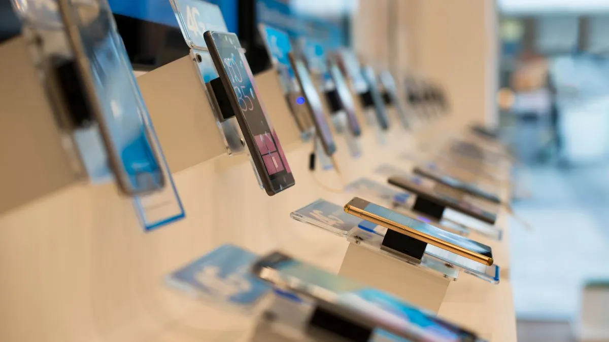 Smartphone must have these 5 features under Rs 15000- India TV Paisa