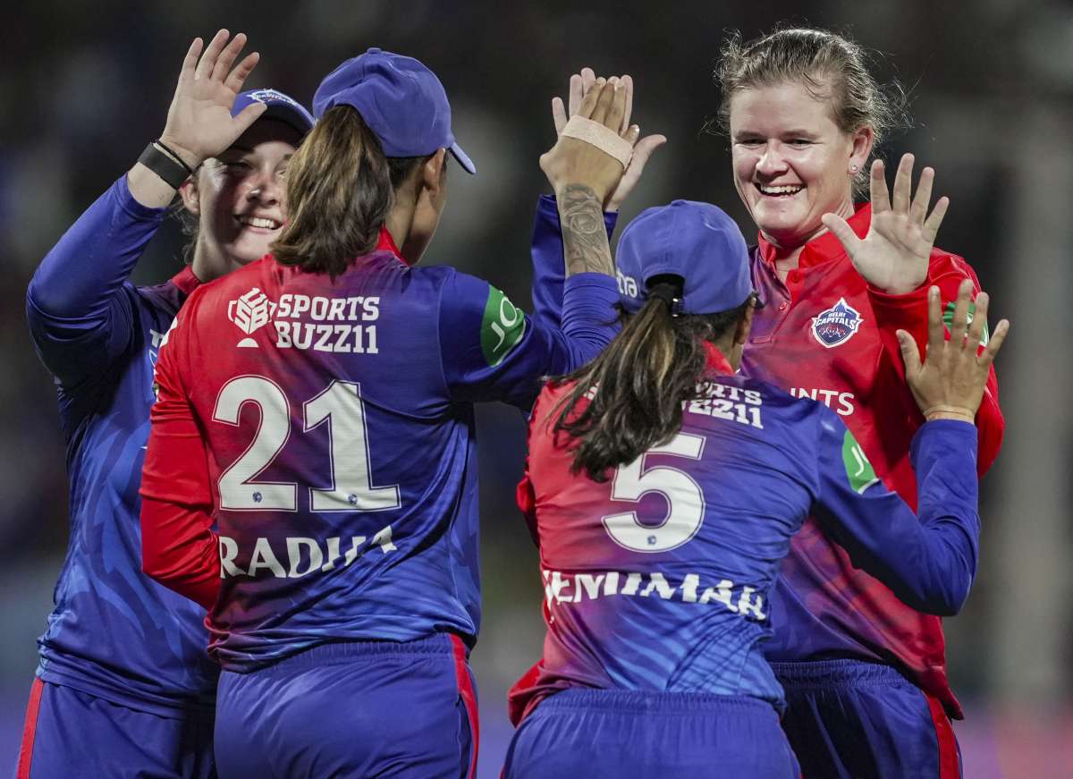 WPL Delhi Capitals beat Mumbai Indians by 9 wickets on top of points table | दिल्ली ने मुंबई को बुरी तरह धोया, अंक तालिका में नंबर एक पर बनाई जगह
