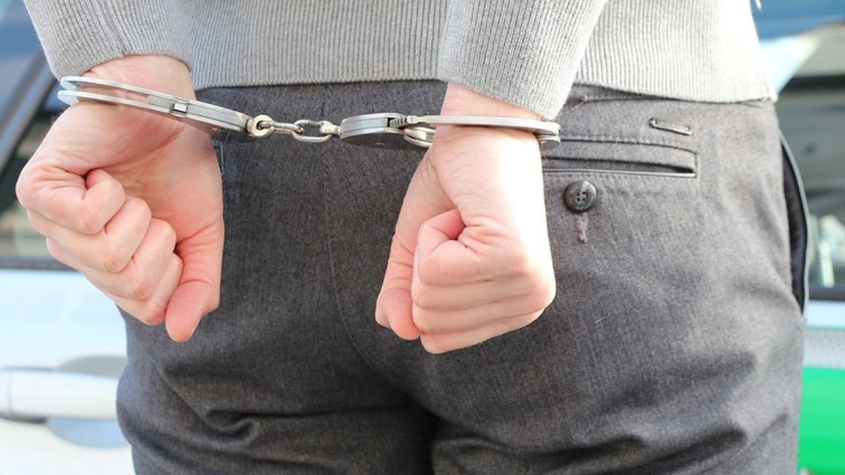 Revolver and cartridges found in food delivery bag, arrested accused made shocking disclosure | फूड डिलिवरी बैग में मिला रिवॉल्वर और कारतूस, गिरफ्तार आरोपियों ने किया चौंकाने वाला खुलासा
