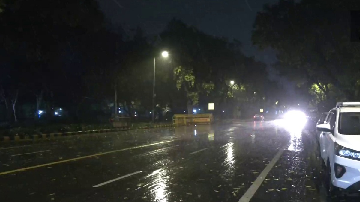दिल्ली-NCR में मौसम ने ली करवट, झमाझम बारिश ने गर्मी से दी राहत लेकिन…