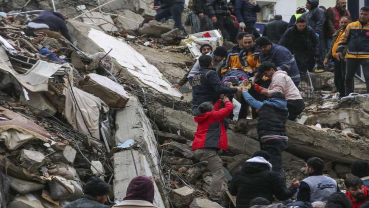 Strong tremors of earthquake today be careful do not make such mistake when earthquake occurs । भूकंप आने पर बरतें सावधानी, भूलकर भी ऐसी गलती ना करें