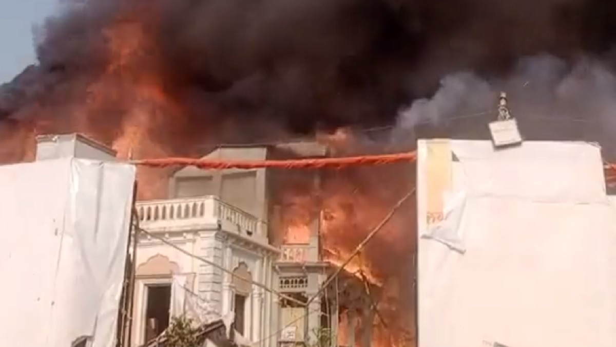 Mumbai fire breaks out Goregaon filmcity Gum hai Kisike Pyaar Mein studio set| मुंबई: ‘गुम है किसी के प्यार में’ सीरियल के सेट पर लगी आग, दमकल की गाड़ियां आग बुझाने में जुटीं