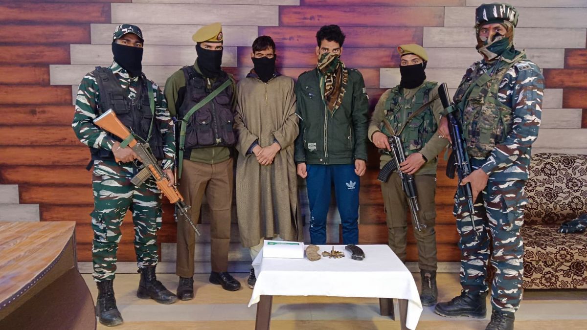 2 helpers of terrorists arrested in Baramulla, Jammu and Kashmir, weapons found in search