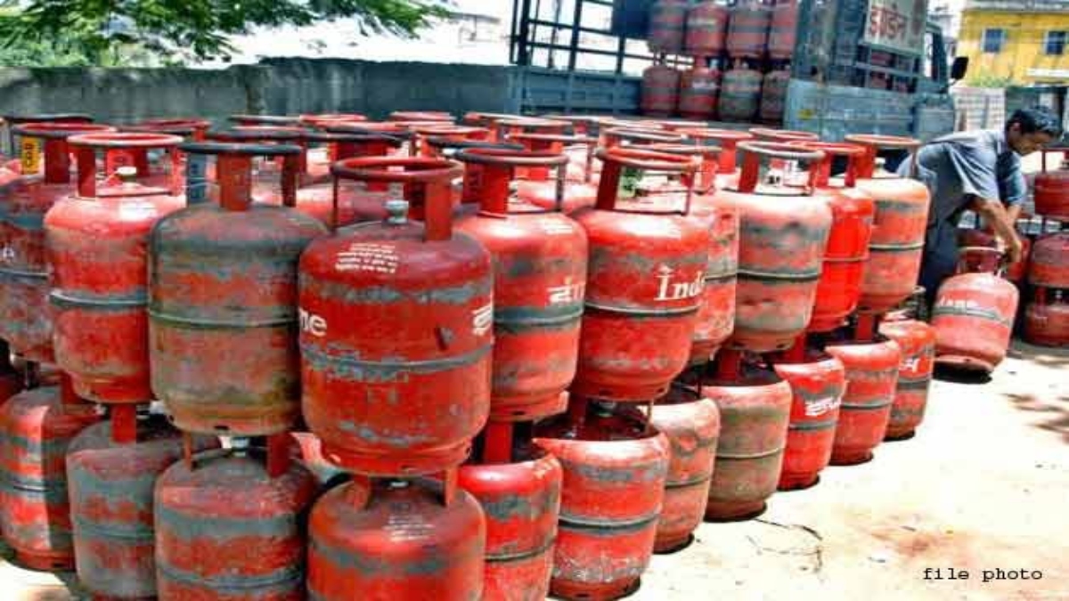 congress promise lpg cylinder in 500 rs and 1500 rs to every women in mp । मध्य प्रदेश: ये कांग्रेस का वादा है-500 में LPG सिलेंडर, महिलाओं को हर महीने देंगे 1500 रुपये