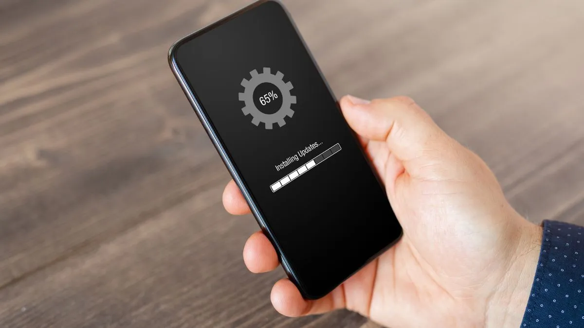 अगर फोन पर दिखने वाले सॉफ्टवेयर अपडेट को कर रहें हैं इग्नोर, तो यहां समझें रेगुलर अपडेट क्यों है जरूरी Importance of Software Update - India TV Paisa