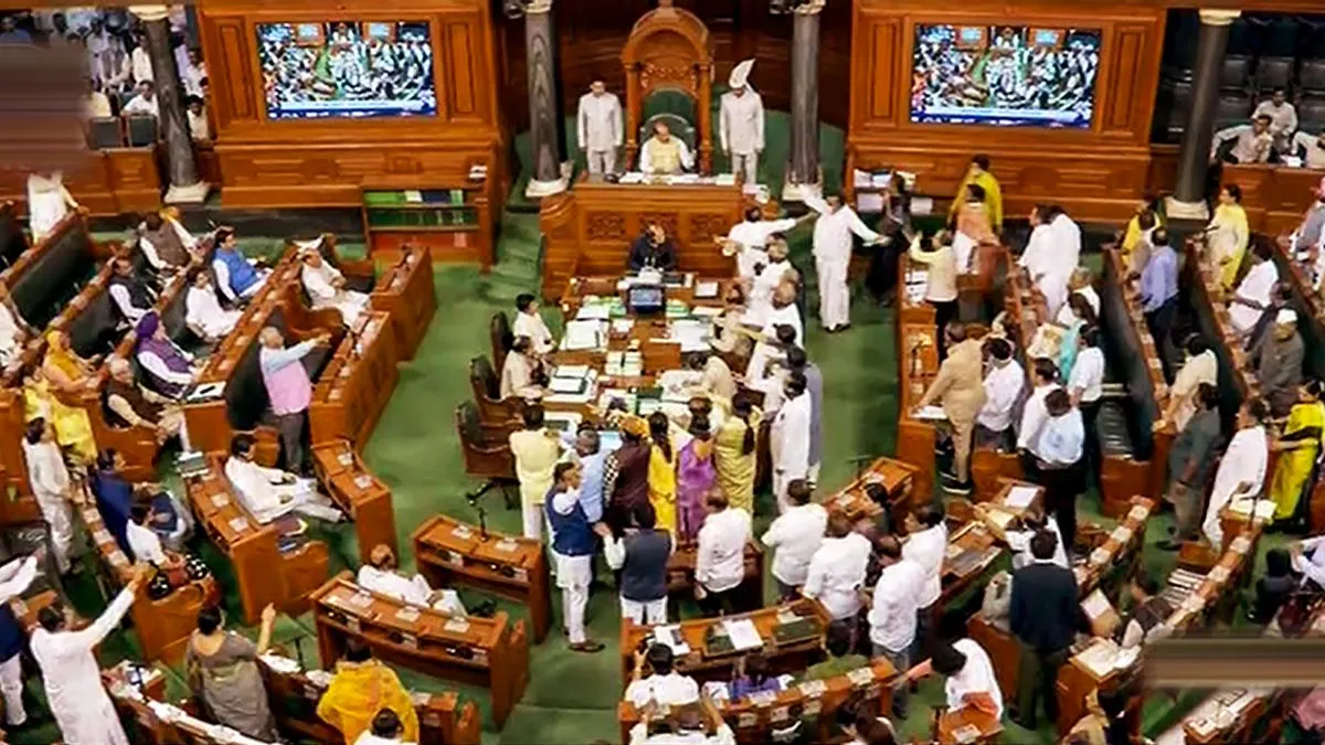 हंगामे के बाद संसद के दोनों सदन स्थगित, राहुल-सोनिया की मौजूदगी में विपक्षी सांसदों का प्रदर्शन Lok Sabha News, Rajya Sabha News, Rahul Gandhi Latest- India TV Hindi