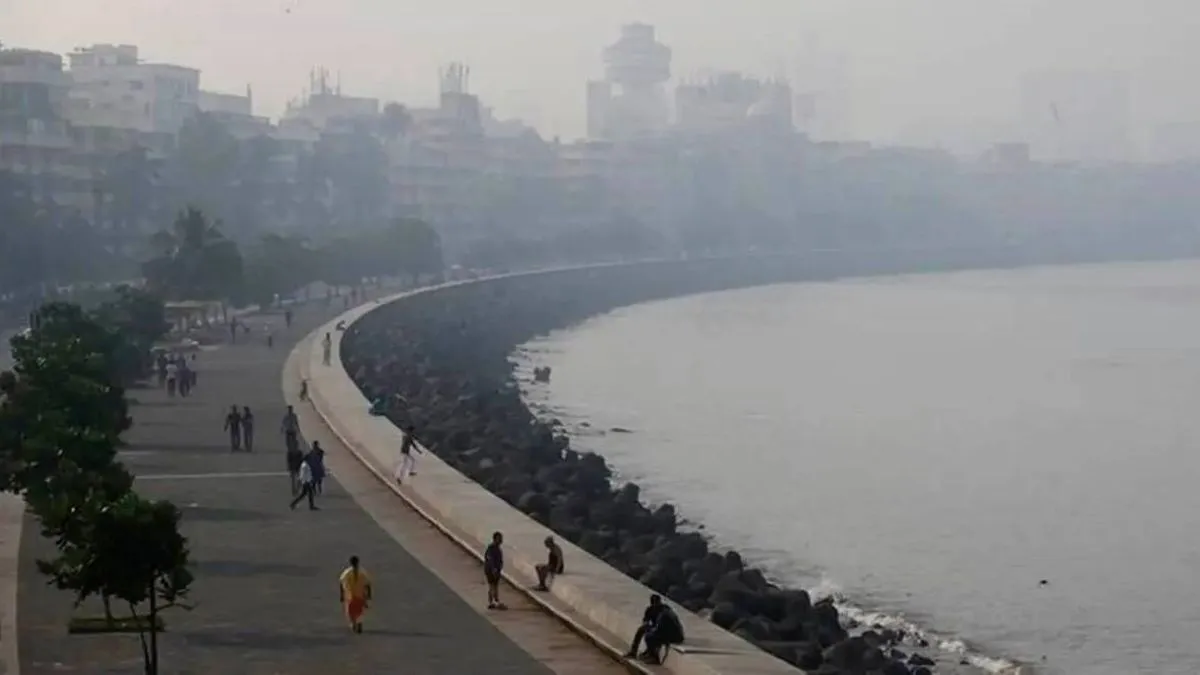 Air Quality: दिल्ली को पीछे छोड़ गैस चैंबर बना मुंबई, दुनिया का दूसरा सबसे ज्यादा प्रदूषित शहर मंबई की आबो हवा हुई खराब।- India TV Hindi