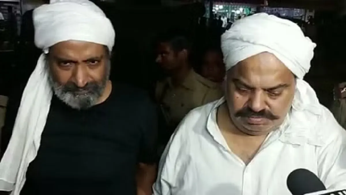 LIVE: अतीक अहमद और अशरफ हुए सुपुर्द-ए-ख़ाक, कसारी मसारी कब्रिस्तान में दफनाया गया Atique And Ashraf- India TV Hindi